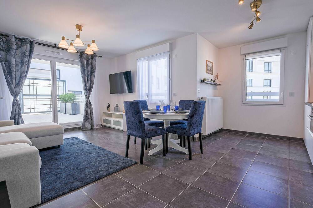 Entire apartment, Bright apartment with terrace and parking near Disneyland Paris in Chessy, Seine-et-Marne