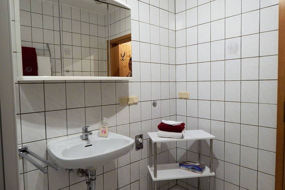 Ganze Wohnung, Am Alten Berg | 40m2 Fewo für 3 Personen mit Küchenzeile und Terrasse in Ochsenfurt, Fränkisches Weinland