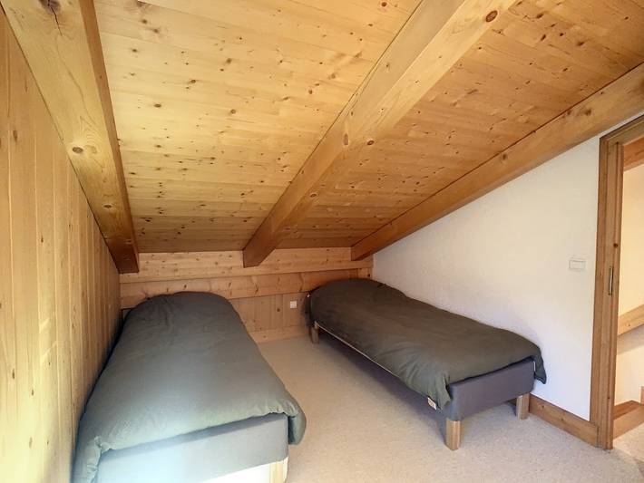 Entire apartment, 4-room duplex with parking and wifi at the foot of the slopes in Combloux, Pays du Mont-Blanc