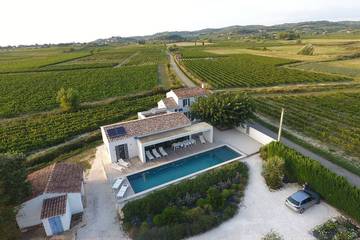 Location de vacances pour 10 personnes, avec jardin à Cairanne