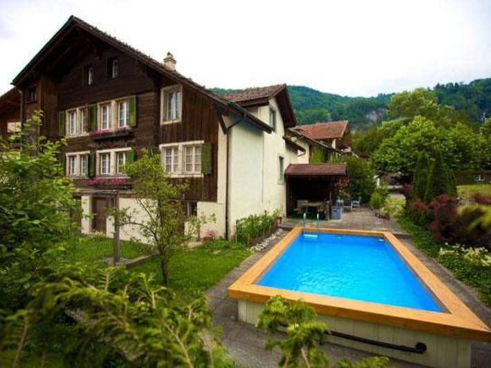 Ferienwohnung für 5 Personen, mit Garten und Pool in Meiringen