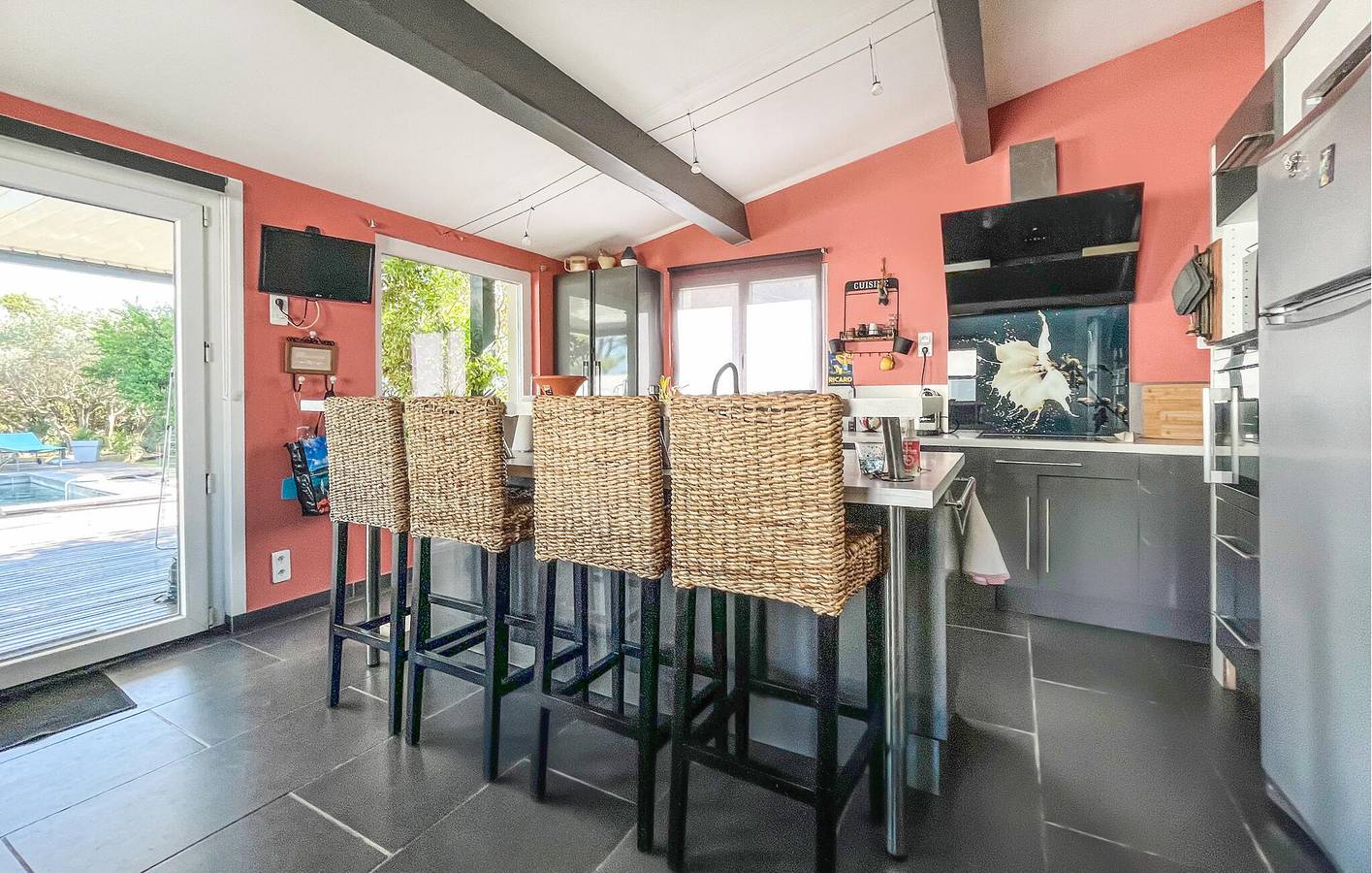 Modernes Apartment mit Wifi, AC, Parkplatz, Terrasse und Pool in Arles, Mittelmeerküste (Frankreich)