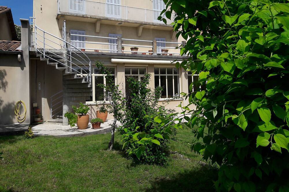 Appartement entier, Le Fontauris, rez de jardin pour 4 personnes au coeur de Forcalquier in Forcalquier, Parc naturel régional du Luberon