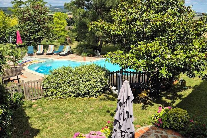 Location de vacances pour 9 personnes, avec jardin à Souilhe