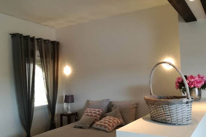 Location de vacances pour 2 personnes, avec jacuzzi et terrasse à Pardailhan - 2