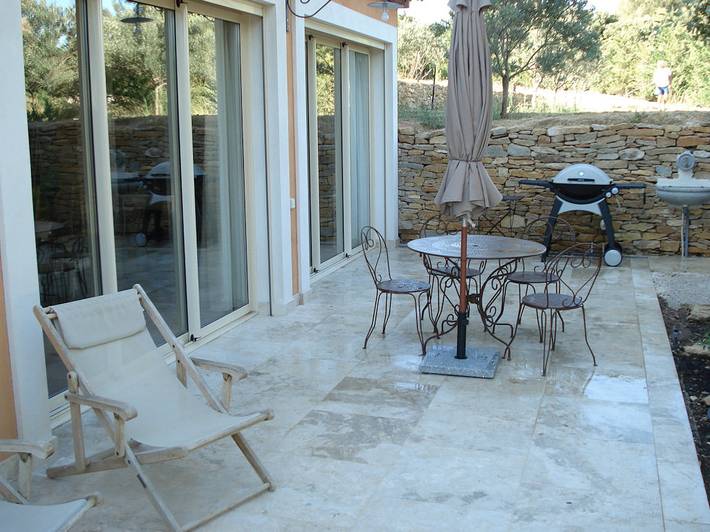 Appartement de vacances pour 5 personnes, avec jardin ainsi que terrasse et piscine, animaux acceptés
