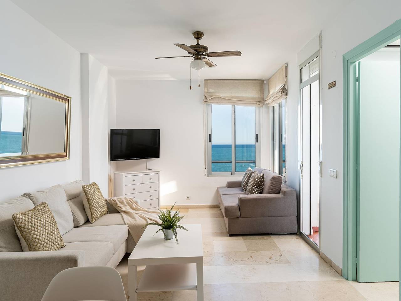 Entire holiday apartment, Amazing apartment Torremolinos in Playa El Bajondillo, Torremolinos