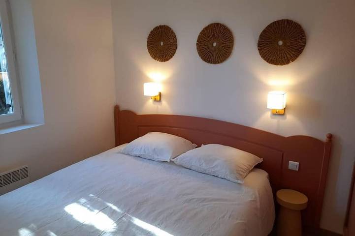 Gîte pour 4 personnes, avec jardin ainsi que terrasse et piscine à Gordes - 2