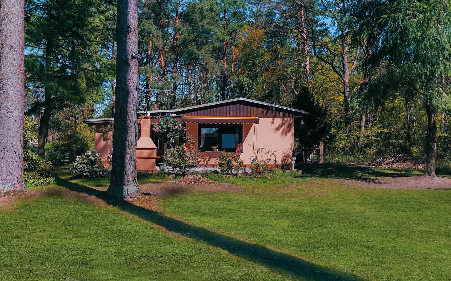 Casa de vacaciones 'Ferienhaus Nachtigall' con terraza privada, jardín privado y Wi-Fi in Schorfheide, Britzer Platte