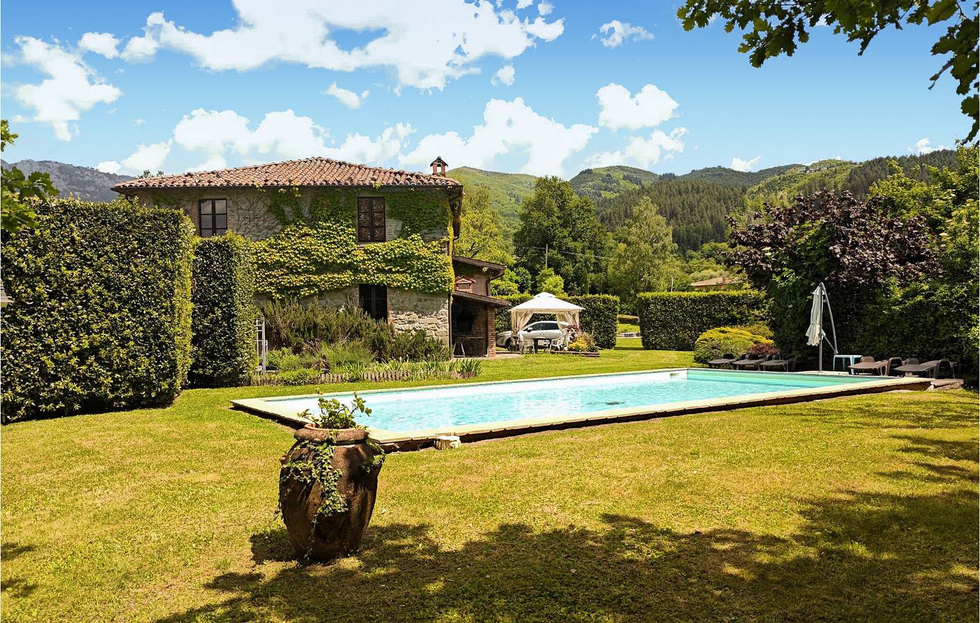 Gemütliche 140 m² große Ferienwohnung mit Pool, WLAN und Parkplatz in der Villa Collemandina in Villa Collemandina, Garfagnana