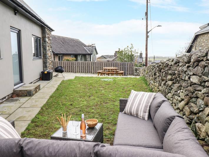 Cottage for 8 people, with garden in Dyffryn Ardudwy