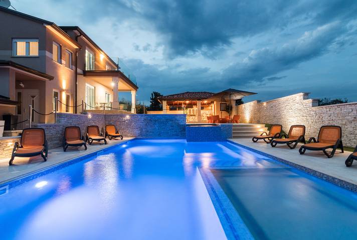 Villa für 18 Personen, mit Balkon und Kinderpool sowie Sauna und Pool - 1