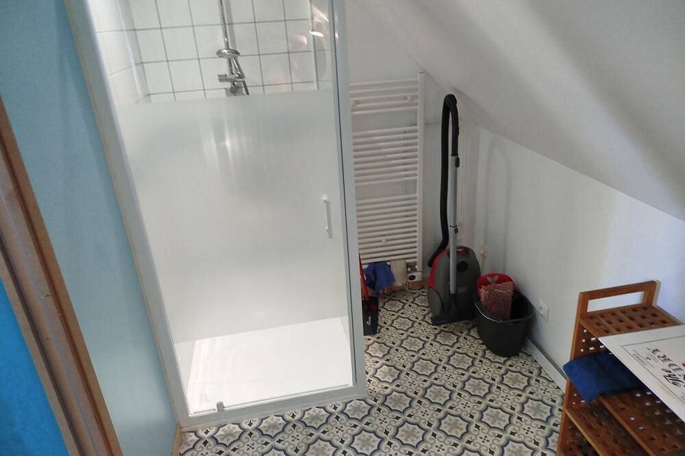 Appartement entier, Logt indépendant avec jardin à 15 min de Rouen ou de l'autoroute in Belbeuf, Région de Rouen