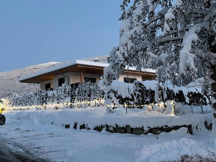 Ferienwohnung für 5 Personen, mit Terrasse und Ausblick in Rinn