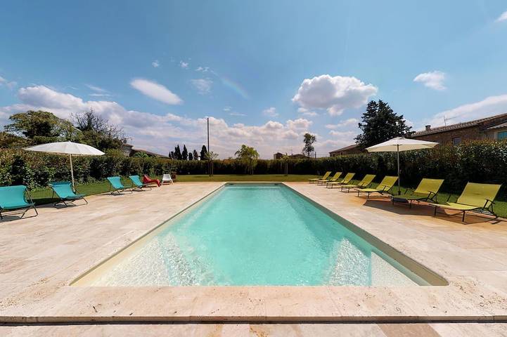 Ferienwohnung für 22 Personen, mit Garten und Pool sowie Whirlpool, mit Haustier