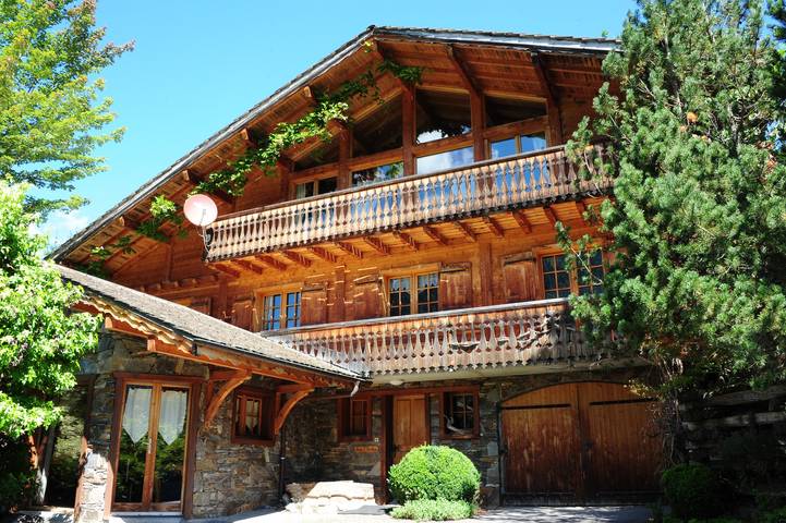 Ferienhaus für 26 Personen, mit Balkon und Whirlpool sowie Garten und Sauna