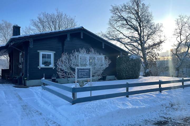 Blockhütte für 12 Personen, mit Balkon und Garten