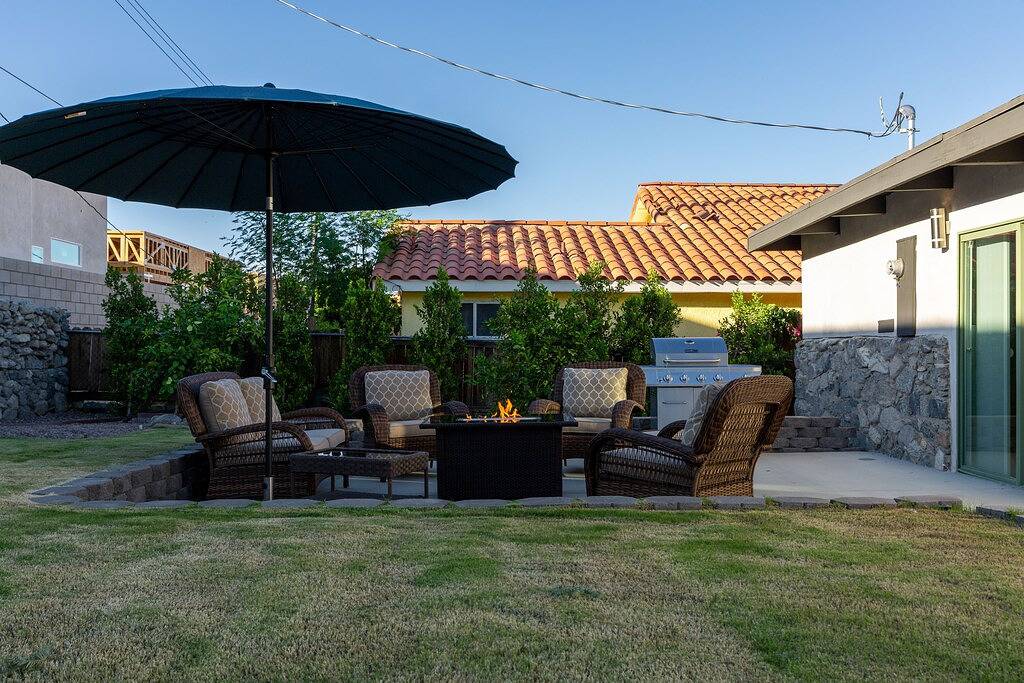 Reisen Sie in der Zeit zurück zu diesem wunderschönen Umbau der 1950er Jahre in La Quinta (CA), Coachella Valley