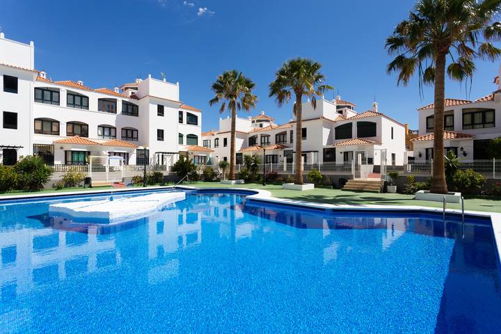 Apartamento de vacaciones para 5 personas, con terraza y piscina - 1