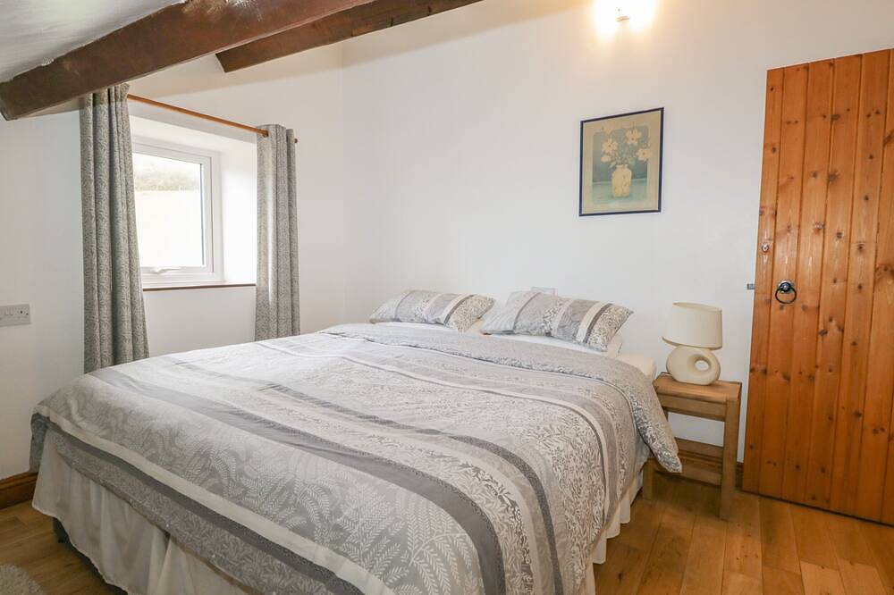 Bleng Barn Cottage, pet friendly, with hot tub in Gosforth in Lake District