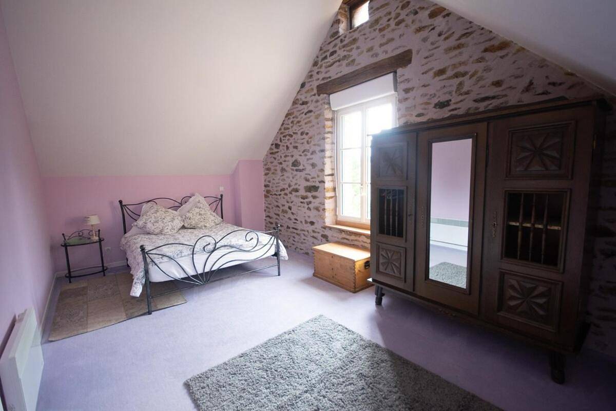 Four-Bedroom Holiday Home in Villaines-la-Juhel, Mayenne