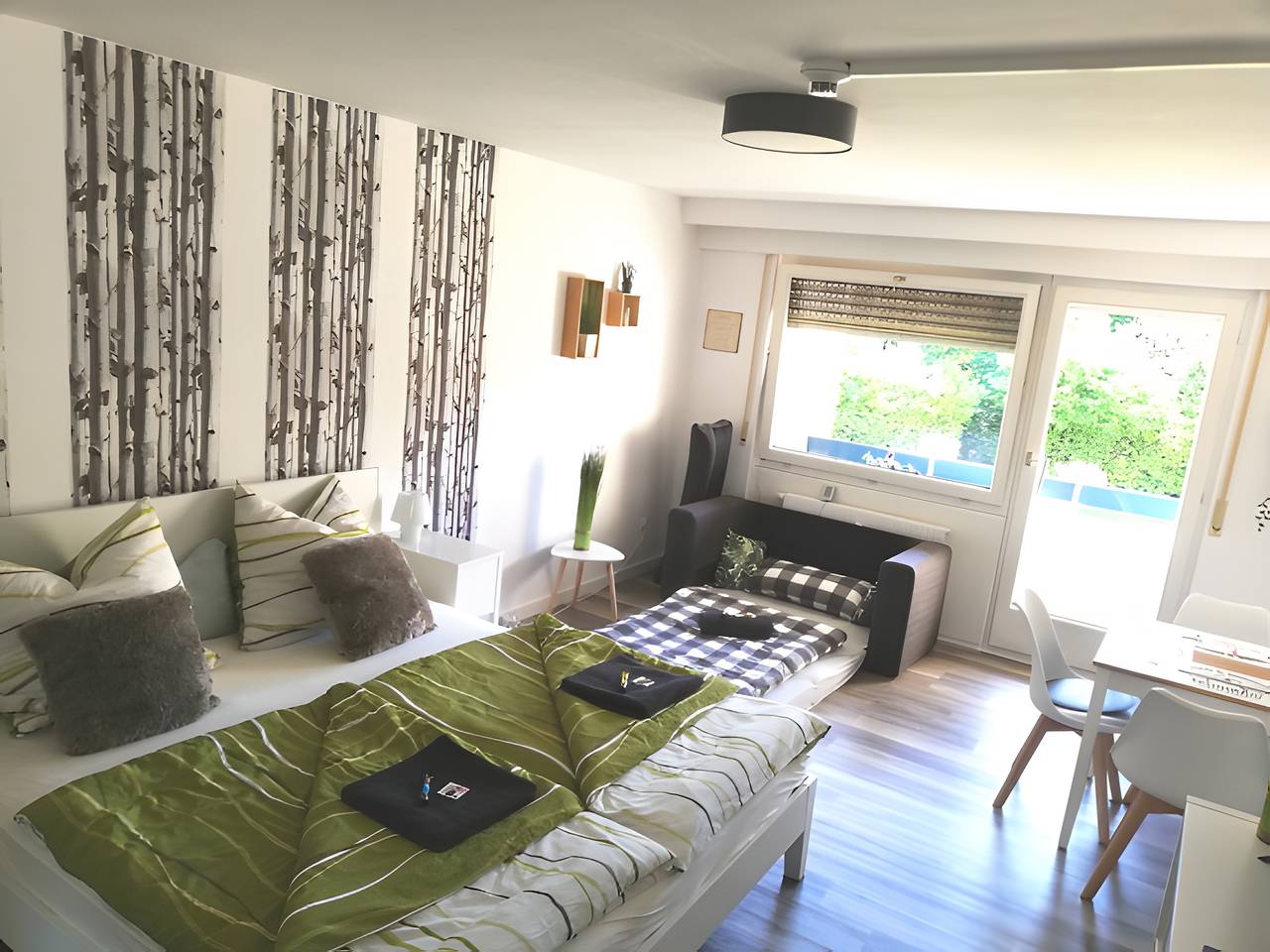 Ganze Wohnung, Ferienwohnung 'Lived-in' mit Bergblick, Balkon und Wi-Fi in Bad Urach, Albsteig Etappe 9