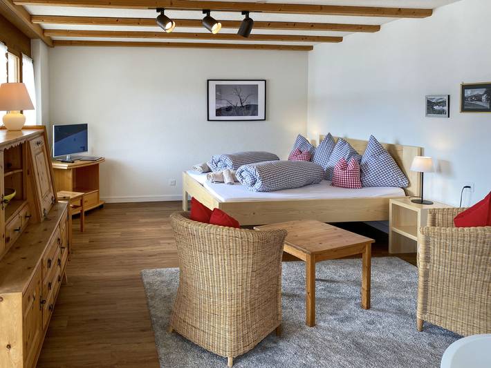 Ferienwohnung für 2 Personen, mit Garten und Ausblick sowie Seeblick und Terrasse, mit Haustier in Graubünden - 2