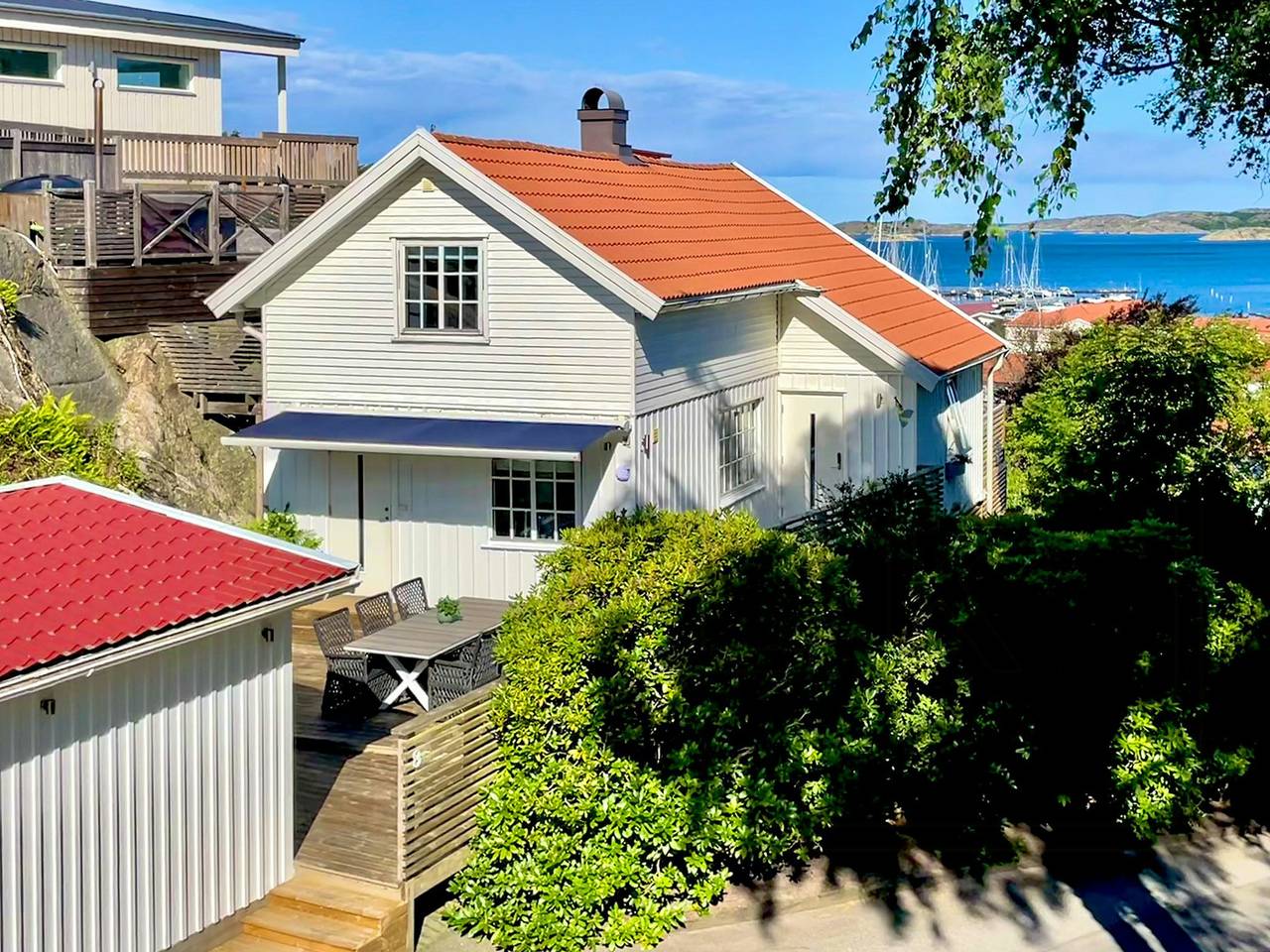 Jahrhundertealtes Haus am Ellösfjord mit Badewanne in Ellös, Orust