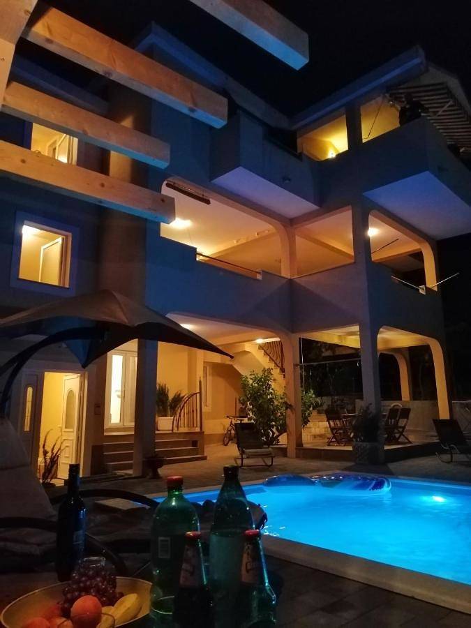 Villa pour 8 personnes, avec piscine ainsi que vue et jardin à Solin - 2