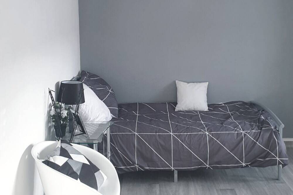 Entire apartment, Paris(12mn), Orly(10mn), Superb spacious room in Juvisy-sur-Orge, Essonne
