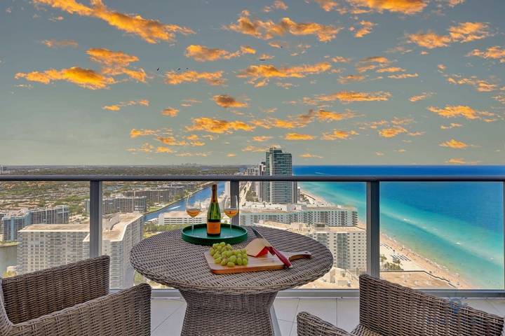 Vacation rental for 4 people, with balcony, kid friendly in Hallandale Beach