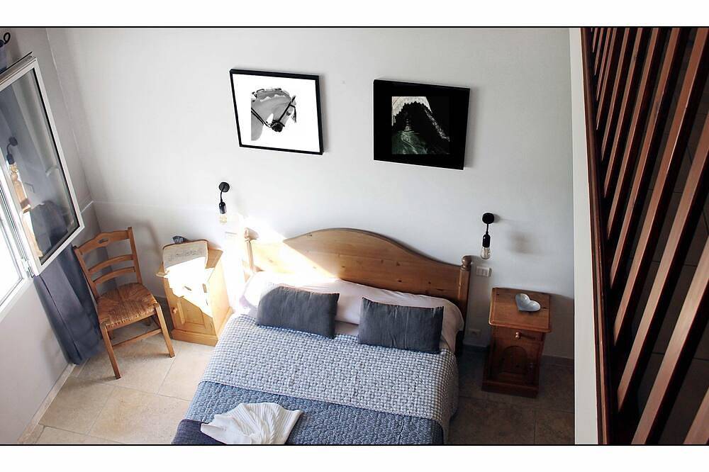 Gite L'Olivier 3 *** with swimming pool in a Mas Provençal in the heart of Provence in Fontvieille, Arles region