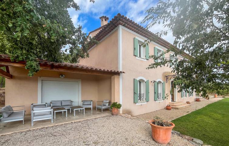 Spacieux appartement de 200 m² avec piscine, à proximité de la rivière Le Gabre in Seillans, Région de Draguignan