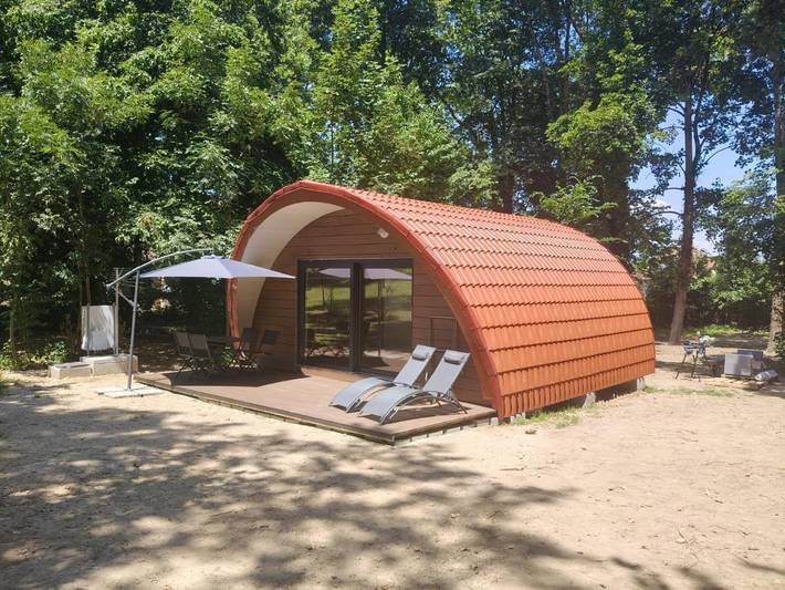 Gîte pour 4 personnes, avec piscine et jacuzzi ainsi que jardin et sauna dans La Bâtie-Montgascon