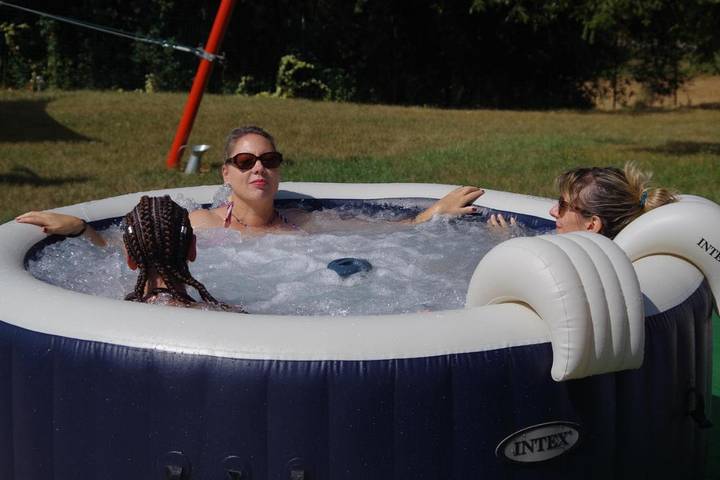 Camping pour 4 personnes, avec jardin et terrasse ainsi que jacuzzi et piscine dans le Gers - 2