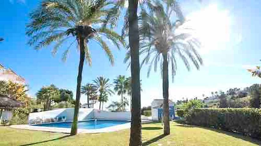Casa de vacaciones para 8 personas, con Balcón/Terraza además de Jacuzzi y Vistas en Manilva