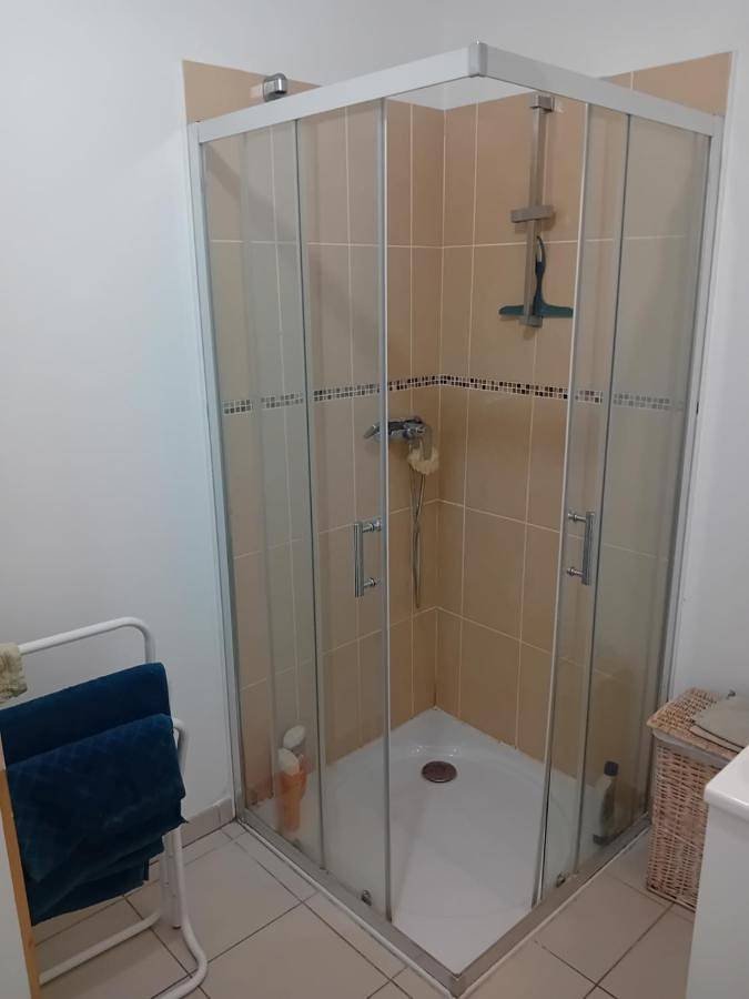 Appartement entier, Superbe appartement T2 in Cuers, Côte méditerranéenne (France)