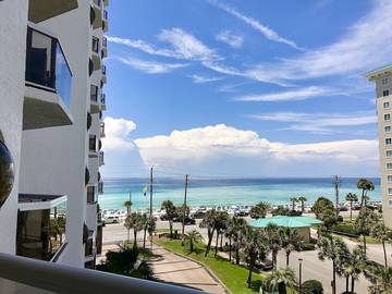 Vacation Apartment for 10 Guests in Miramar Beach, Emerald Coast, Picture 1