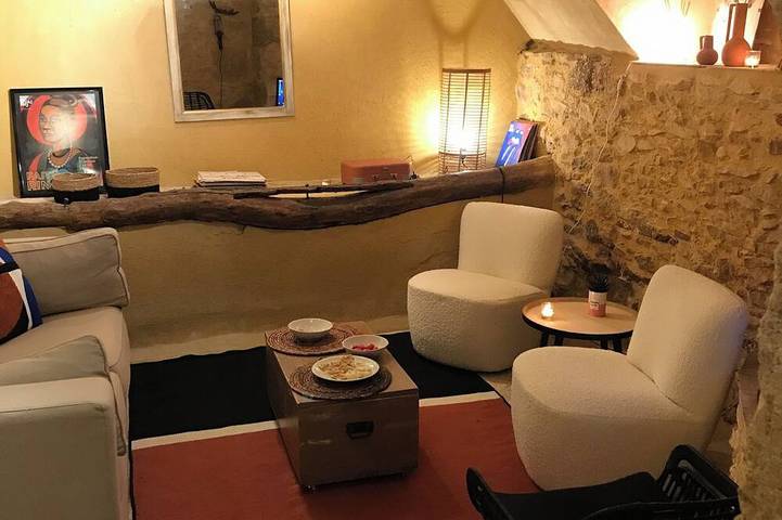 Location de vacances pour 2 personnes, avec terrasse et jacuzzi à Saint-Maximin (Nimes)