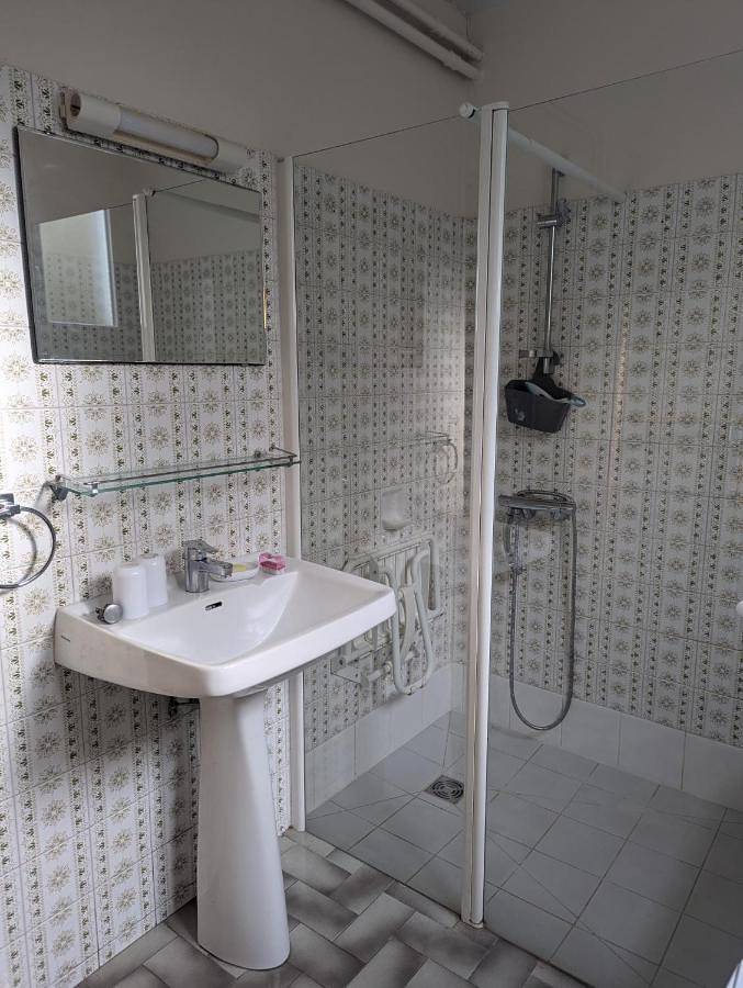 Location de vacances pour 6 personnes, avec jardin et terrasse, animaux acceptés à Valdivienne - 3