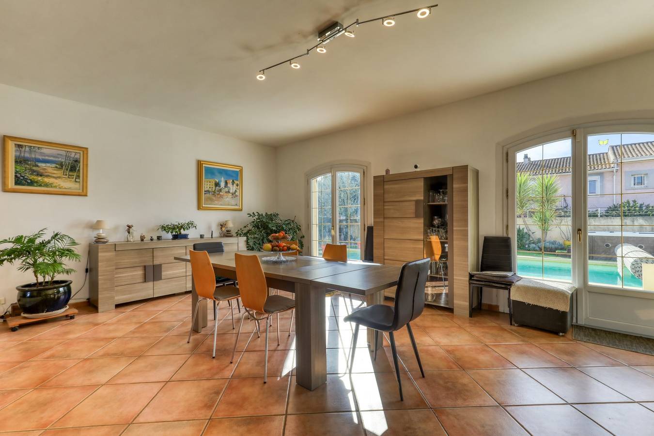 Villa Angelo - Olive Verte Guest Room with Shared Pool, Wi-Fi & Air Conditioning in Saint-Thibéry, Côte d'Améthyste