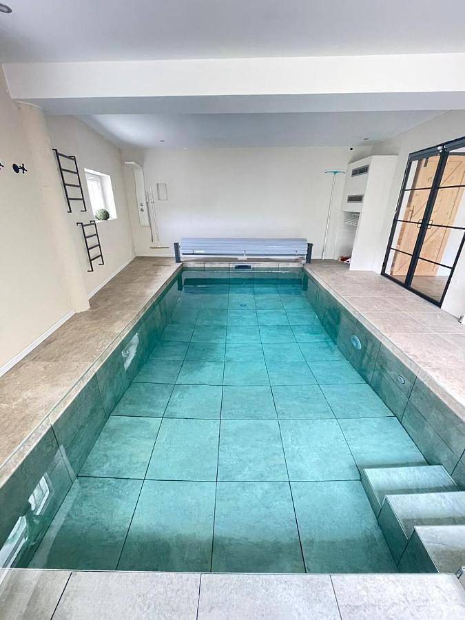 Location de vacances pour 10 personnes, avec piscine ainsi que jardin et vue, animaux acceptés à Courzieu