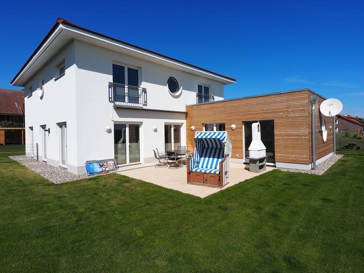 Ferienhaus für 10 Personen, mit Pool und Sauna sowie Garten und Seeblick, kinderfreundlich in Hohen Wieschendorf - 2