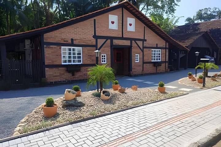 Casas e apartamentos de temporada para 6 pessoas, com jardim e balcão, com animais de estimação em Pomerode