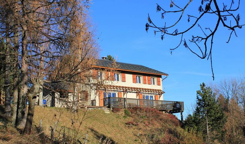 Gîte pour 3 personnes, avec Terrasse ainsi que Jardin et Vue à Saint-Bernard