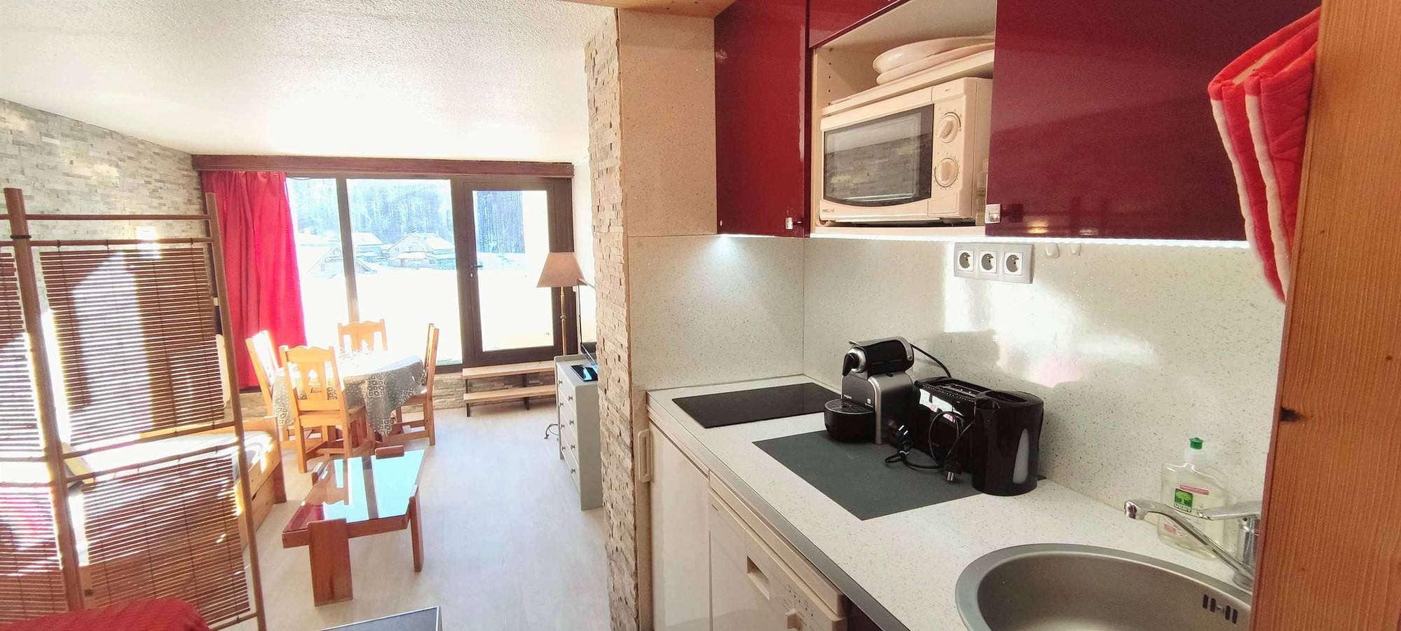 Apartamento vacacional entero, Renovated studio apartment, south-facing balcony – direct access to shopping mall in Isola 2000, Isola