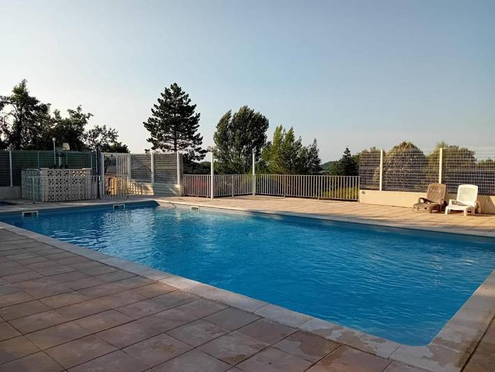 Location de vacances pour 6 personnes, avec vue ainsi que jardin et piscine à Labastide-Dénat - 2
