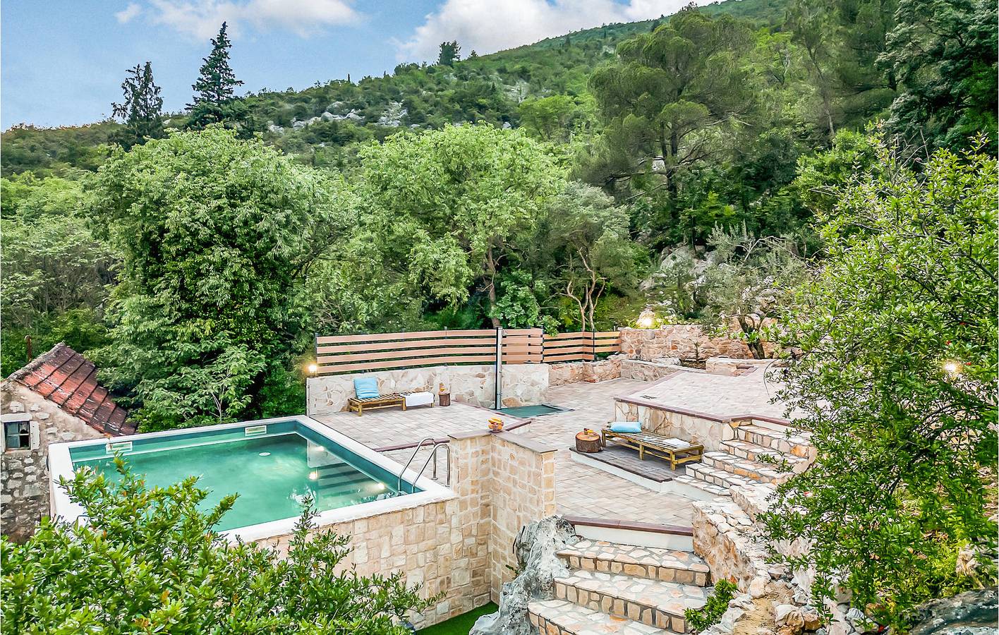Moderne 2-Zimmer-Wohnung mit Pool und Terrasse, 2 km vom Stadtzentrum von Vrgorac entfernt in Makarska Riviera