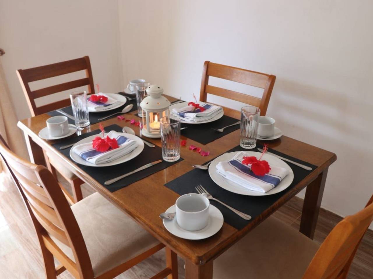 Ganze Wohnung, In Grand Anse mit Kleiner Terrasse in Seychellen