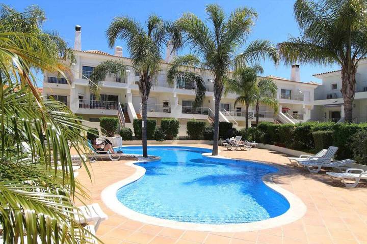 Location de vacances pour 8 personnes, avec bassin pour enfant et jardin dans Boliqueime
